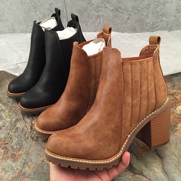 Γυναικείες  μαύρες και καφέ δερμάτινες μπότες 