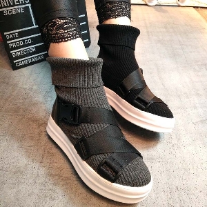 Κομψές γυναικείες μπότες  σε μαύρο και γκρί χρώμα