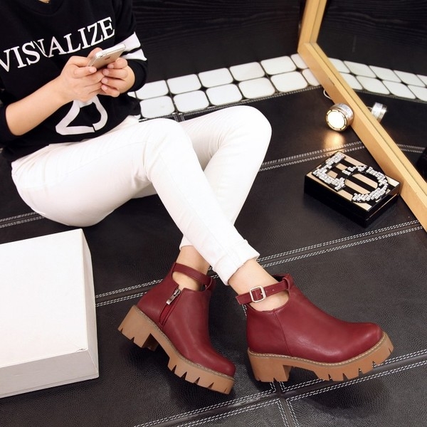 Κομψές δερμάτινες μπότες γυναικείες - αδιάβροχες σε κόκκινο, μαύρο και γκρι χρώμα