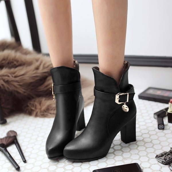 Елегантни дамски заострени боти на ток