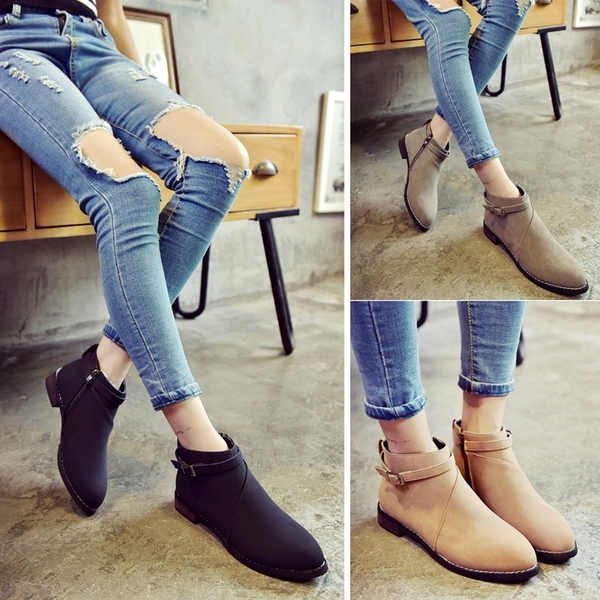 Εντυπωσιακές γυναικείες μπότες σε μπεζ, μαύρο και γκρι χρώμα