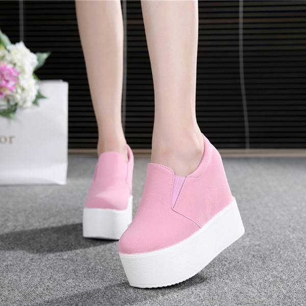 Дамски ниски зимни обувки с вътрешна платформа - 12.5см - от изкуствена кожа и от плат. 