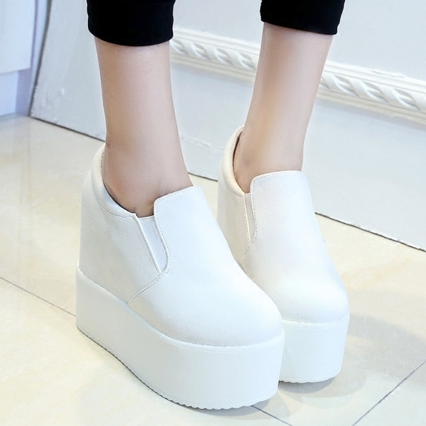 Дамски ниски зимни обувки с вътрешна платформа - 12.5см - от изкуствена кожа и от плат. 