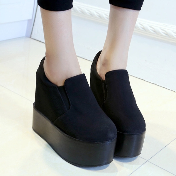 Дамски ниски зимни обувки с вътрешна платформа - 12.5см - от изкуствена кожа и от плат. 