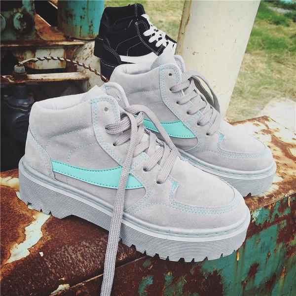 Γυναικεία αθλητικά παπούτσια με ανθεκτικά πέλματα σε ροζ, μαύρο και γκρι χρώμα