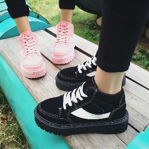 Γυναικεία αθλητικά παπούτσια με ανθεκτικά πέλματα σε ροζ, μαύρο και γκρι χρώμα