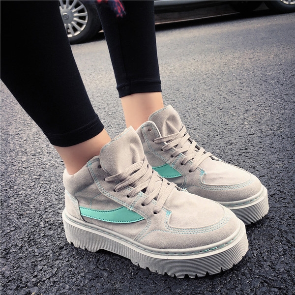 Γυναικεία αθλητικά παπούτσια με ανθεκτικά πέλματα σε ροζ, μαύρο και γκρι χρώμα