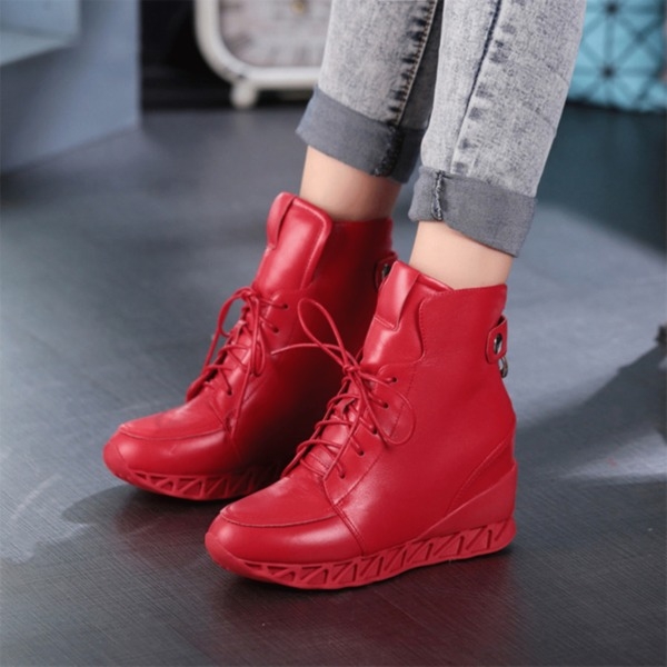 Ежедневни женски обувки с връзки в червено и черно. 