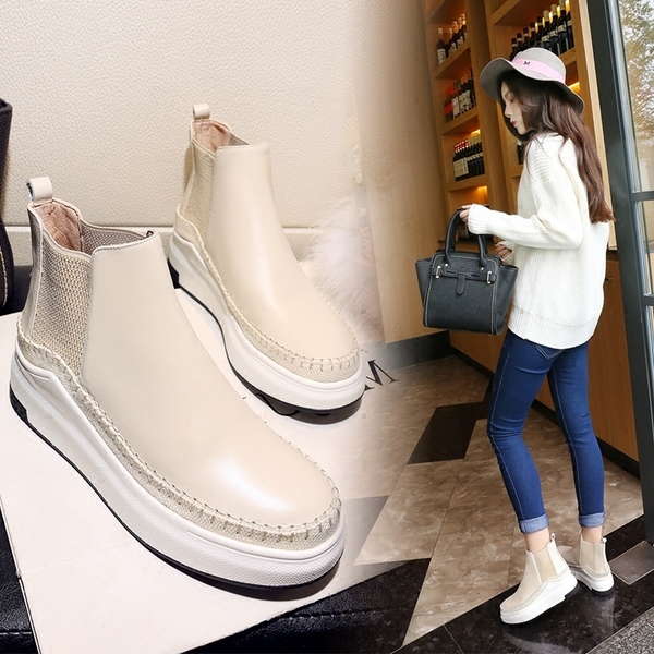 Женски боти с ортопедична подметка в бежов и черен цвят. 