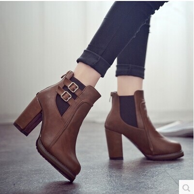 Дамски кожени боти на нисък ток с катарами в черен и кафяв цвят