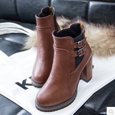 Дамски кожени боти на нисък ток с катарами в черен и кафяв цвят