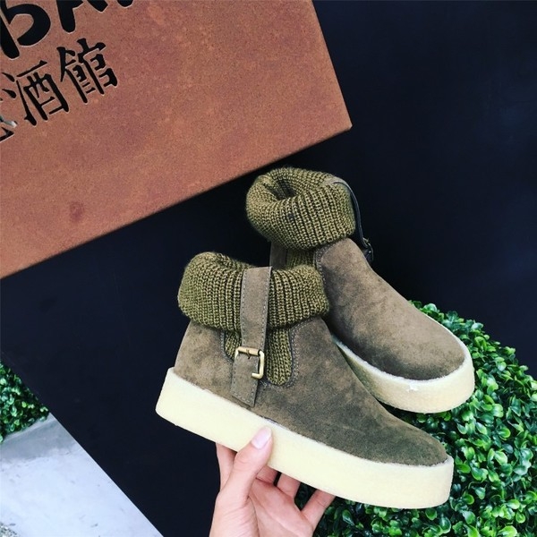 Κομψές γυναικείες μπότες με πόρπη σε σκούρο πράσινο χρώμα - αδιάβροχη