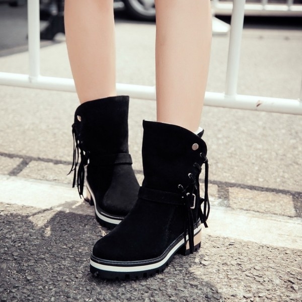 Ζεστές γυναικείες μπότες σε μαύρο, κόκκινο και μπεζ χρώμα