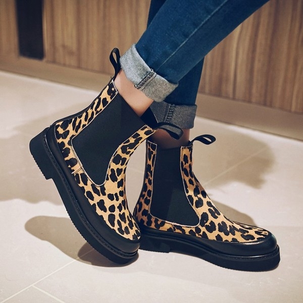 Есенни стилни леопардови боти с черна подметка от изкуствена кожа и плюшени