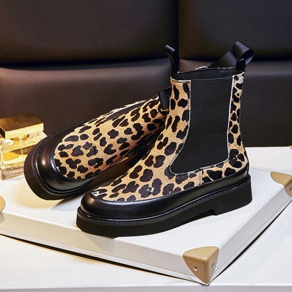 Есенни стилни леопардови боти с черна подметка от изкуствена кожа и плюшени