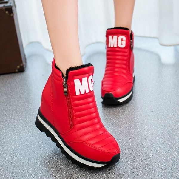 Есенни женски обувки - тип кецове в черни и чевени с надписи от изкуствена кожа