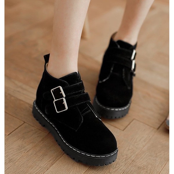 Χειμερινές μπότες με δαντέλα  σε μαύρο, κόκκινο, μπεζ και καφέ χρώμα