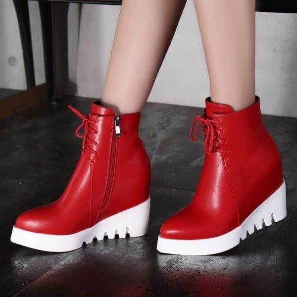 Κομψές γυναικείες μπότες με φερμουάρ σε κόκκινο, μαύρο, μπεζ, λευκό χρώμα.