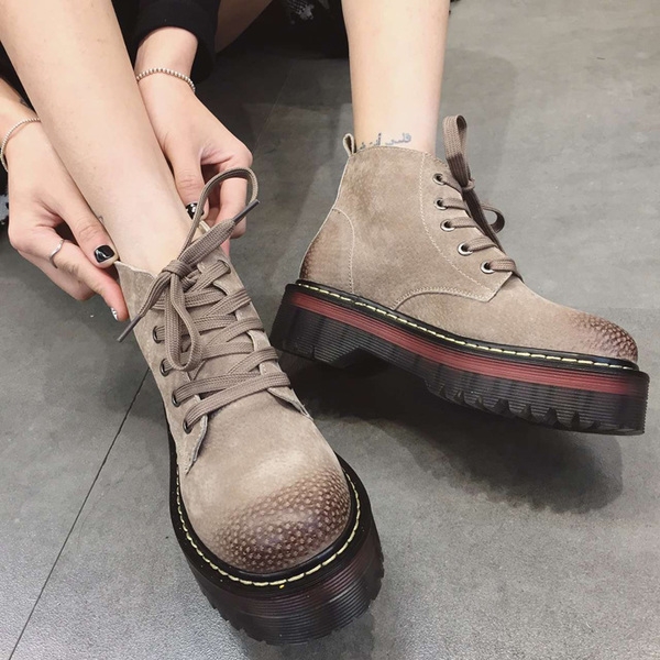 Водоустойчиви дамски боти в черен, сив и бежов цвят със нехлъзгава подметка