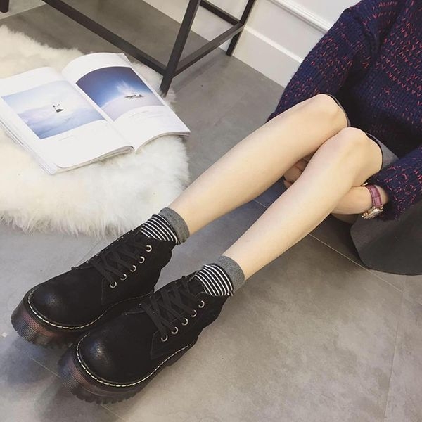 Водоустойчиви дамски боти в черен, сив и бежов цвят със нехлъзгава подметка