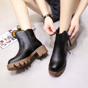 Γυναικείες  δερμάτινες μπότες με παχιά σόλα -  σε μαύρο, καφέ και γκρι χρώμα