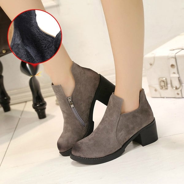 Κομψές γυναικείες μπότες  σε γκρι, γκρι, σκούρο γκρι και καφέ χρώμα