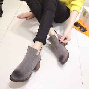 Κομψές γυναικείες μπότες  σε γκρι, γκρι, σκούρο γκρι και καφέ χρώμα