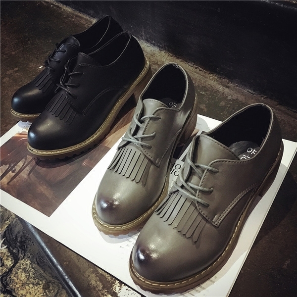 Елегантни дамски маратонки с ресни в черен и сив цвят