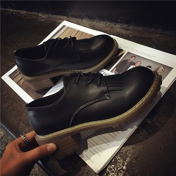 Елегантни дамски маратонки с ресни в черен и сив цвят