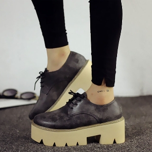 Γυναικεία ρετρό αθλητικά παπούτσια με χοντρά πέλματα - αδιάβροχα, σε μαύρο και μπεζ χρώμα