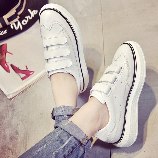 Γυναικεία αθλητικά παπούτσια σε λευκό με λουράκια βελκρό 