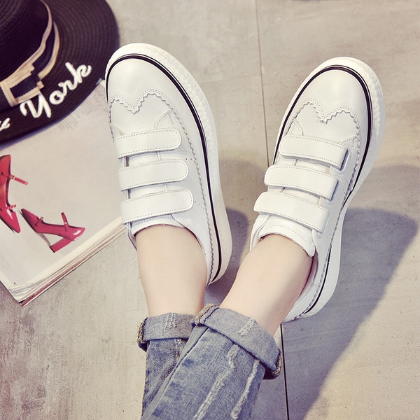 Γυναικεία αθλητικά παπούτσια σε λευκό με λουράκια βελκρό 