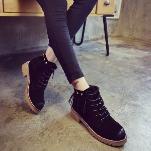 Αντιολισθητικές γυναικείες μπότες με κρόσσια σε μαύρο, γκρι και καφέ χρώμα
