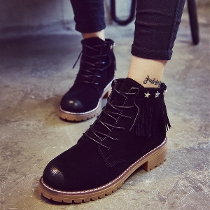 Αντιολισθητικές γυναικείες μπότες με κρόσσια σε μαύρο, γκρι και καφέ χρώμα