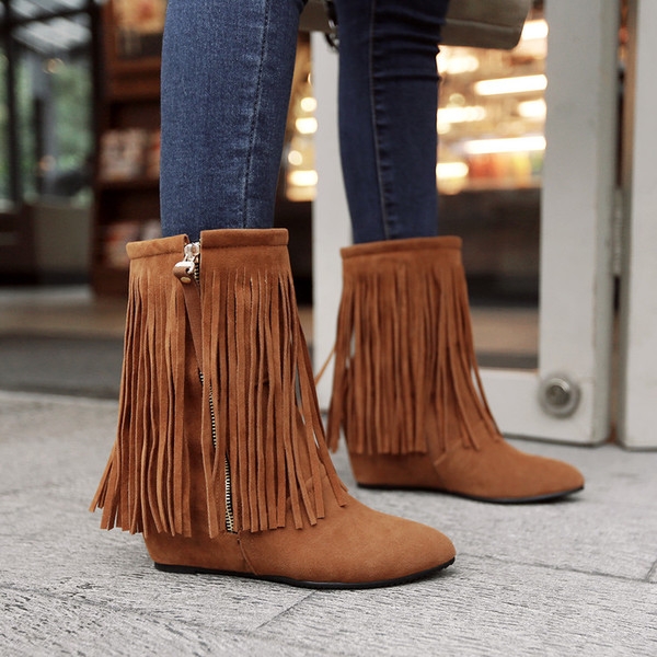 Дамски боти с вътрешна платформа с ресни и страничен цип в черен, кафяв, бежов и червен цвят