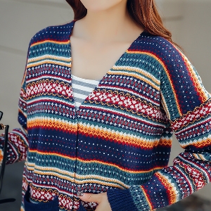 Дамска многоцветна жилетка с предни джобове, подходяща за студените месеци месеци