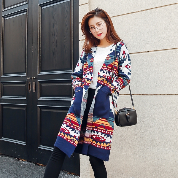 Плътна шарена жилетка с предни джобове, подходяща за ежедневие в студените дни