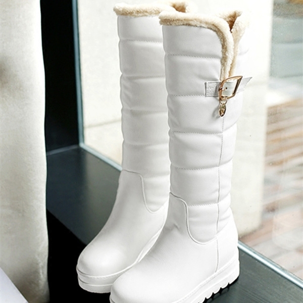 Дамски дебели ботуши с пух и катарама в черен, червен и бял цвят - водоустойчиви
