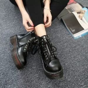  Γυναικείες μπότες βρετανικό στιλ  με παχύ σόλα κατάλληλη για χιόνι σε μαύρο, καφέ και κόκκινο χρώμα