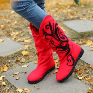 Γυναικείες  μπότες σε μαύρο, κόκκινο και πορτοκαλί  χρώμα με κεντήματα