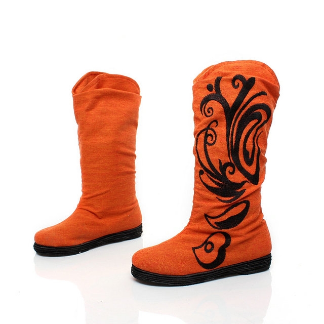 Дамски ботуши в черен, червен и оранжав цвят с бродерии