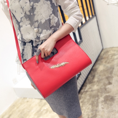 Дамски класически ретро чанти подходящи за най-различен стил женска мода, различни цветове: червен, сив, розов, бял