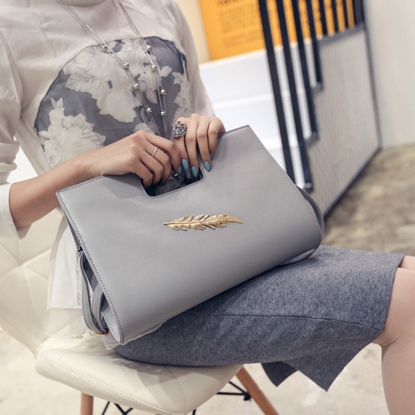 Дамски класически ретро чанти подходящи за най-различен стил женска мода, различни цветове: червен, сив, розов, бял