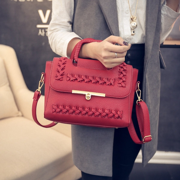 Дамски удобни чанти от изкуствена кожа червени, лилави, сиви с мека повърхност 