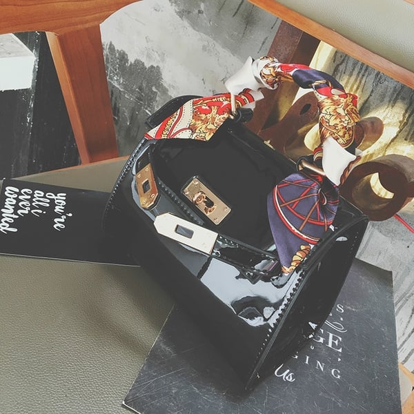 Τσάντες από τεχνητό δέρμα και επιφάνεια ευρεσιτεχνίας αφρώδη κορυφαία μοντέλα  σε χρώματα πράσινο, μαύρο, ροζ, μπορντό