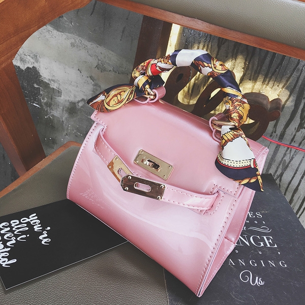 Τσάντες από τεχνητό δέρμα και επιφάνεια ευρεσιτεχνίας αφρώδη κορυφαία μοντέλα  σε χρώματα πράσινο, μαύρο, ροζ, μπορντό