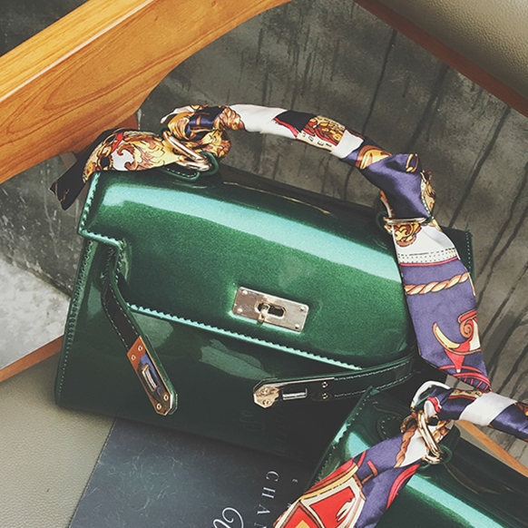 Τσάντες από τεχνητό δέρμα και επιφάνεια ευρεσιτεχνίας αφρώδη κορυφαία μοντέλα  σε χρώματα πράσινο, μαύρο, ροζ, μπορντό