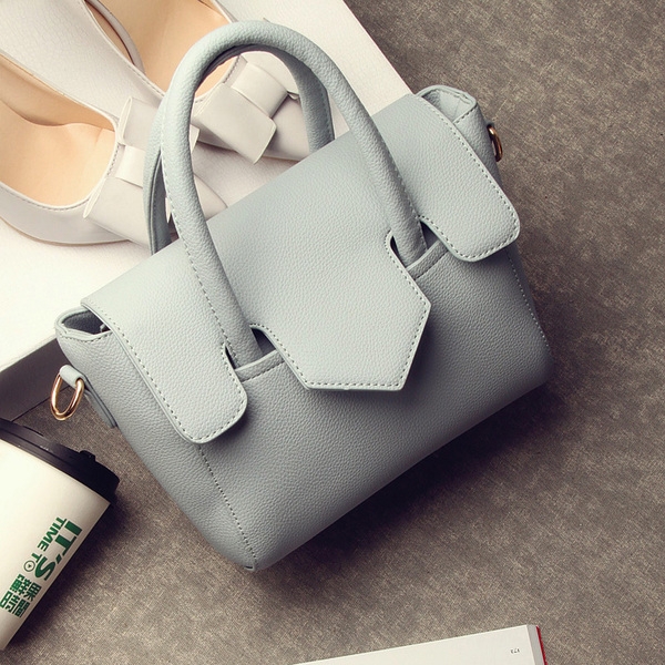 Дамски елегантни чанти в няколко топ модела светлозелени, светлосини, розови и черни от изкуствена кожа от омекотена повърхност