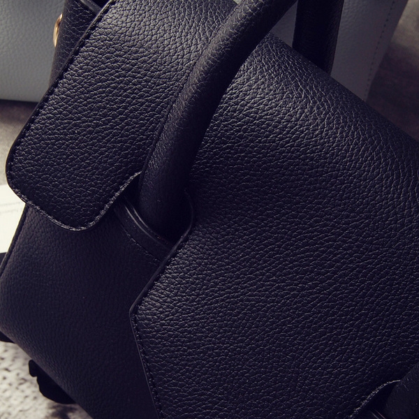 Дамски елегантни чанти в няколко топ модела светлозелени, светлосини, розови и черни от изкуствена кожа от омекотена повърхност