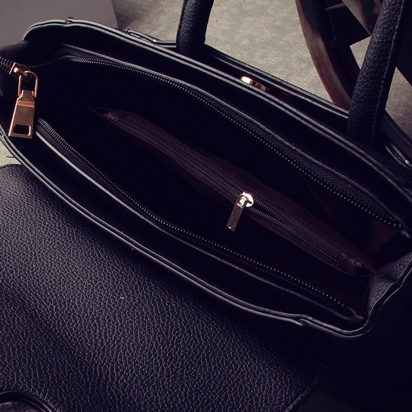 Дамски елегантни чанти в няколко топ модела светлозелени, светлосини, розови и черни от изкуствена кожа от омекотена повърхност